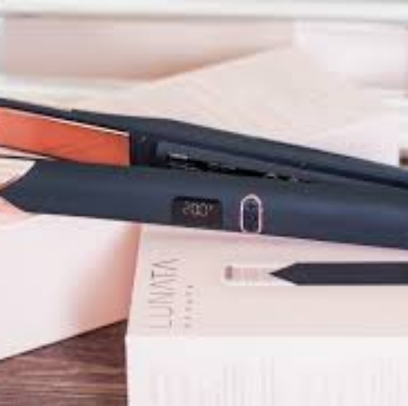 Lunata Cordless Flat Iron & Styler Multi-Tool - Picture 3 of 9